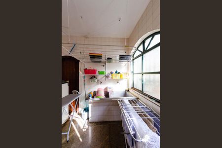 Casa para alugar com 352m², 6 quartos e 4 vagas Casa para alugar com 352m², 6 quartos e 4 vagasÁrea de serviço