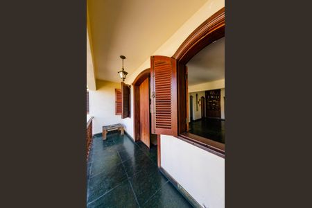 Casa para alugar com 352m², 6 quartos e 4 vagas Casa para alugar com 352m², 6 quartos e 4 vagasVaranda