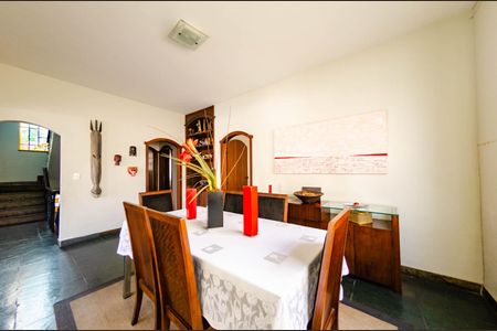 Casa para alugar com 352m², 6 quartos e 4 vagas Casa para alugar com 352m², 6 quartos e 4 vagasSala 2