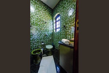 Casa para alugar com 352m², 6 quartos e 4 vagas Casa para alugar com 352m², 6 quartos e 4 vagasBanheiro suíte 2