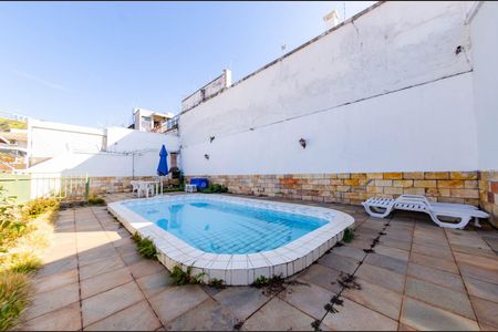 Casa para alugar com 352m², 6 quartos e 4 vagas Casa para alugar com 352m², 6 quartos e 4 vagasPiscina