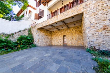 Casa para alugar com 352m², 6 quartos e 4 vagas Casa para alugar com 352m², 6 quartos e 4 vagasGaragem