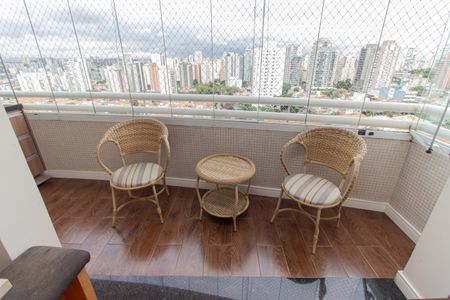 Apartamento à venda com 117m², 4 quartos e 3 vagasVaranda