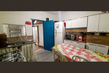 Casa à venda com 150m², 4 quartos e 1 vaga Casa à venda com 150m², 4 quartos e 1 vagaCasa 2 - Cozinha