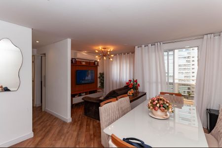 Apartamento à venda com 70m², 2 quartos e 1 vaga Apartamento à venda com 70m², 2 quartos e 1 vagaSala