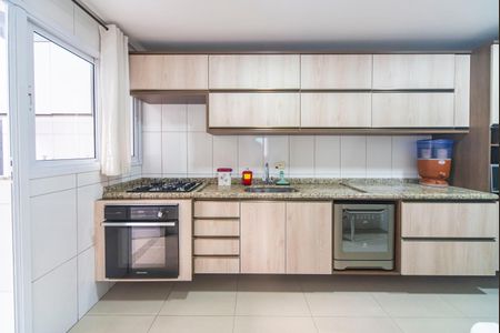 Casa à venda com 164m², 3 quartos e 2 vagas Casa à venda com 164m², 3 quartos e 2 vagasCozinha