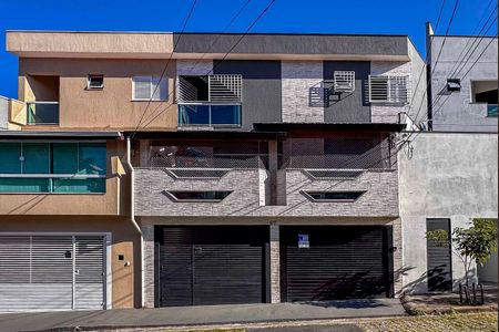 Casa à venda com 164m², 3 quartos e 2 vagas Casa à venda com 164m², 3 quartos e 2 vagasFachada e placa