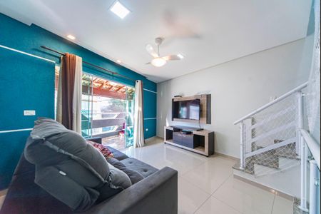 Casa à venda com 164m², 3 quartos e 2 vagas Casa à venda com 164m², 3 quartos e 2 vagasSala