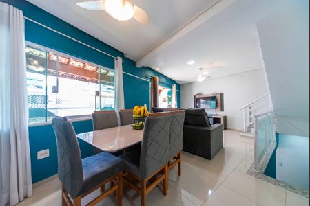 Casa à venda com 164m², 3 quartos e 2 vagas Casa à venda com 164m², 3 quartos e 2 vagasSala