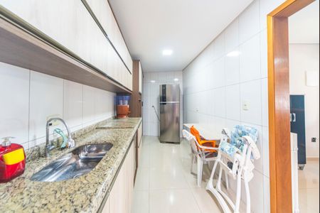 Casa à venda com 164m², 3 quartos e 2 vagas Casa à venda com 164m², 3 quartos e 2 vagasCozinha