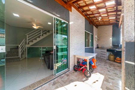 Casa à venda com 164m², 3 quartos e 2 vagas Casa à venda com 164m², 3 quartos e 2 vagasVaranda da Sala