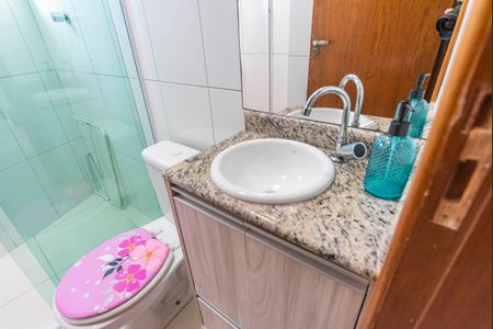 Casa à venda com 164m², 3 quartos e 2 vagas Casa à venda com 164m², 3 quartos e 2 vagasBanheiro 2