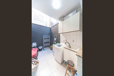 Casa à venda com 164m², 3 quartos e 2 vagas Casa à venda com 164m², 3 quartos e 2 vagasÁrea de Serviço