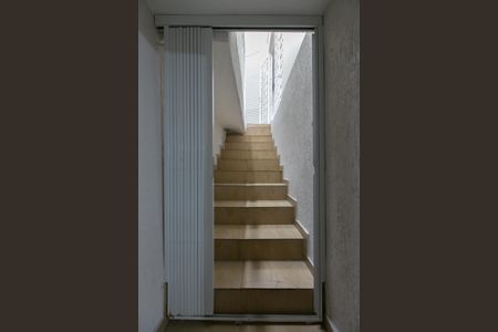 Casa à venda com 170m², 3 quartos e 2 vagasEscada