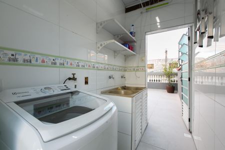 Casa à venda com 170m², 3 quartos e 2 vagasÁrea de Serviço