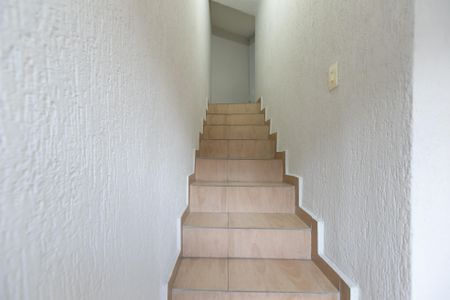 Casa à venda com 170m², 3 quartos e 2 vagasEscada