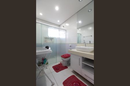 Casa à venda com 170m², 3 quartos e 2 vagasBanheiro 4