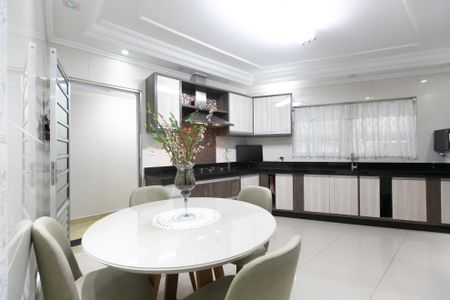 Casa à venda com 170m², 3 quartos e 2 vagasCozinha - Armários