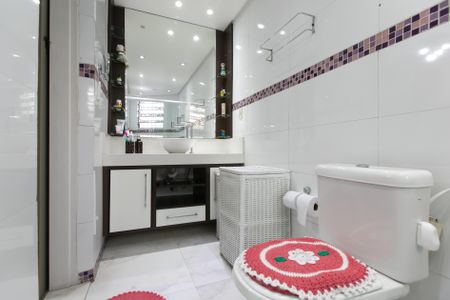 Casa à venda com 170m², 3 quartos e 2 vagasBanheiro da Suíte 1