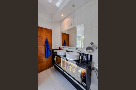 Casa à venda com 380m², 3 quartos e 5 vagasBanheiro da Suíte 1