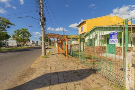 Casa à venda com 550m², 4 quartos e 3 vagas Casa à venda com 550m², 4 quartos e 3 vagasPlaca