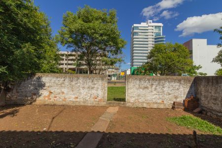 Casa à venda com 550m², 4 quartos e 3 vagas Casa à venda com 550m², 4 quartos e 3 vagasQuintal da casa 2