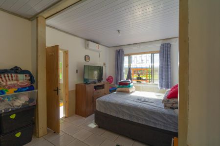 Casa à venda com 550m², 4 quartos e 3 vagas Casa à venda com 550m², 4 quartos e 3 vagasQuarto 1