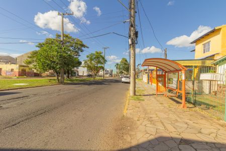 Casa à venda com 550m², 4 quartos e 3 vagas Casa à venda com 550m², 4 quartos e 3 vagasFachada