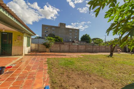 Casa à venda com 550m², 4 quartos e 3 vagas Casa à venda com 550m², 4 quartos e 3 vagasQuintal