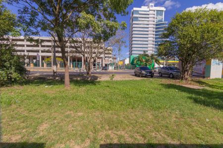 Casa à venda com 550m², 4 quartos e 3 vagas Casa à venda com 550m², 4 quartos e 3 vagasVista pra Rua