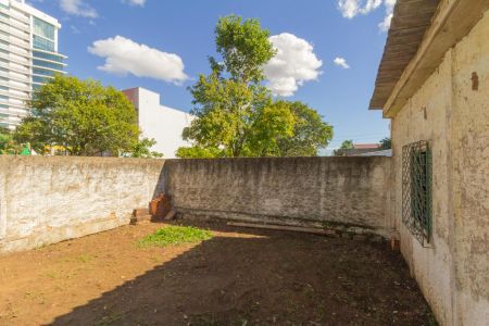 Casa à venda com 550m², 4 quartos e 3 vagas Casa à venda com 550m², 4 quartos e 3 vagasQuintal da casa 2