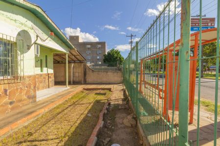 Casa à venda com 550m², 4 quartos e 3 vagas Casa à venda com 550m², 4 quartos e 3 vagasFachada