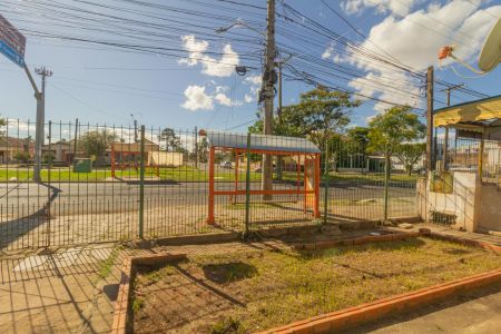 Casa à venda com 550m², 4 quartos e 3 vagas Casa à venda com 550m², 4 quartos e 3 vagasFachada