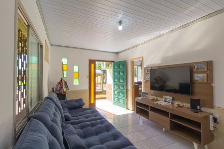 Casa à venda com 550m², 4 quartos e 3 vagas Casa à venda com 550m², 4 quartos e 3 vagasSala