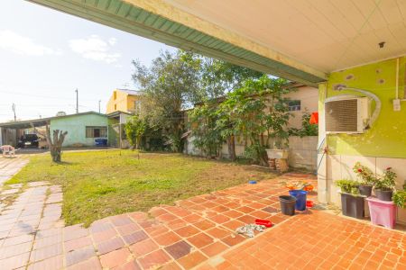 Casa à venda com 550m², 4 quartos e 3 vagas Casa à venda com 550m², 4 quartos e 3 vagasQuintal