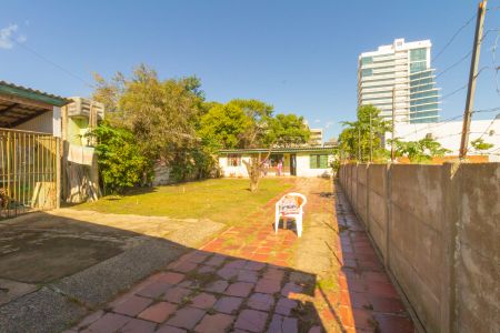 Casa à venda com 550m², 4 quartos e 3 vagas Casa à venda com 550m², 4 quartos e 3 vagasQuintal