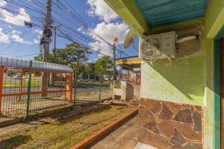 Casa à venda com 550m², 4 quartos e 3 vagas Casa à venda com 550m², 4 quartos e 3 vagasFachada