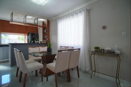 Casa à venda com 101m², 2 quartos e 3 vagasSala