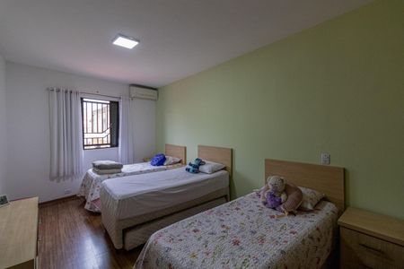 Casa à venda com 500m², 6 quartos e 3 vagas Casa à venda com 500m², 6 quartos e 3 vagasCasa 2 - Quarto 2