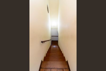 Casa à venda com 151m², 3 quartos e 5 vagasEscada