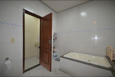 Casa para alugar com 400m², 3 quartos e 4 vagasBanheiro Social