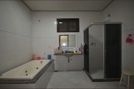 Casa para alugar com 400m², 3 quartos e 4 vagasBanheiro Social