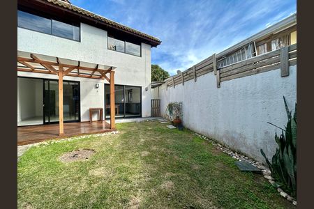 Área externa de casa para alugar com 4 quartos, 130m² em Lagoa da Conceição, Florianópolis