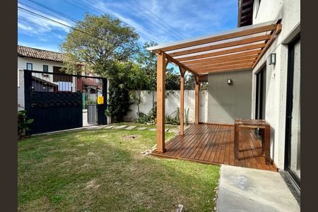 Área externa de casa para alugar com 4 quartos, 130m² em Lagoa da Conceição, Florianópolis