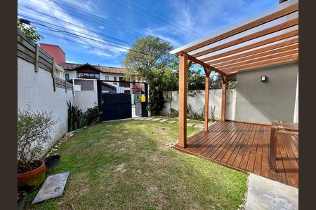 Área externa de casa para alugar com 4 quartos, 130m² em Lagoa da Conceição, Florianópolis
