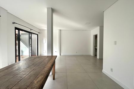 Casa para alugar com 130m², 4 quartos e 1 vaga Casa para alugar com 130m², 4 quartos e 1 vagaSala