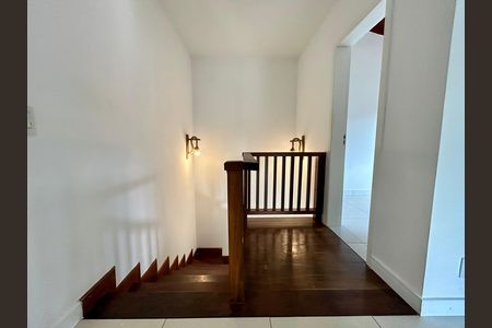 Escada de casa para alugar com 4 quartos, 130m² em Lagoa da Conceição, Florianópolis