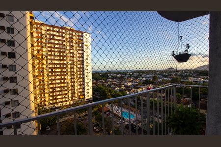 Apartamento à venda com 58m², 2 quartos e 1 vaga Apartamento à venda com 58m², 2 quartos e 1 vagaVaranda