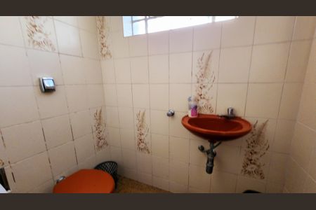 Casa à venda com 232m², 3 quartos e 6 vagasBanheiro de Serviço