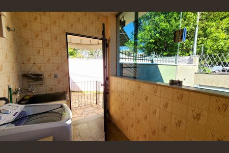 Casa à venda com 232m², 3 quartos e 6 vagasÁrea de Serviço